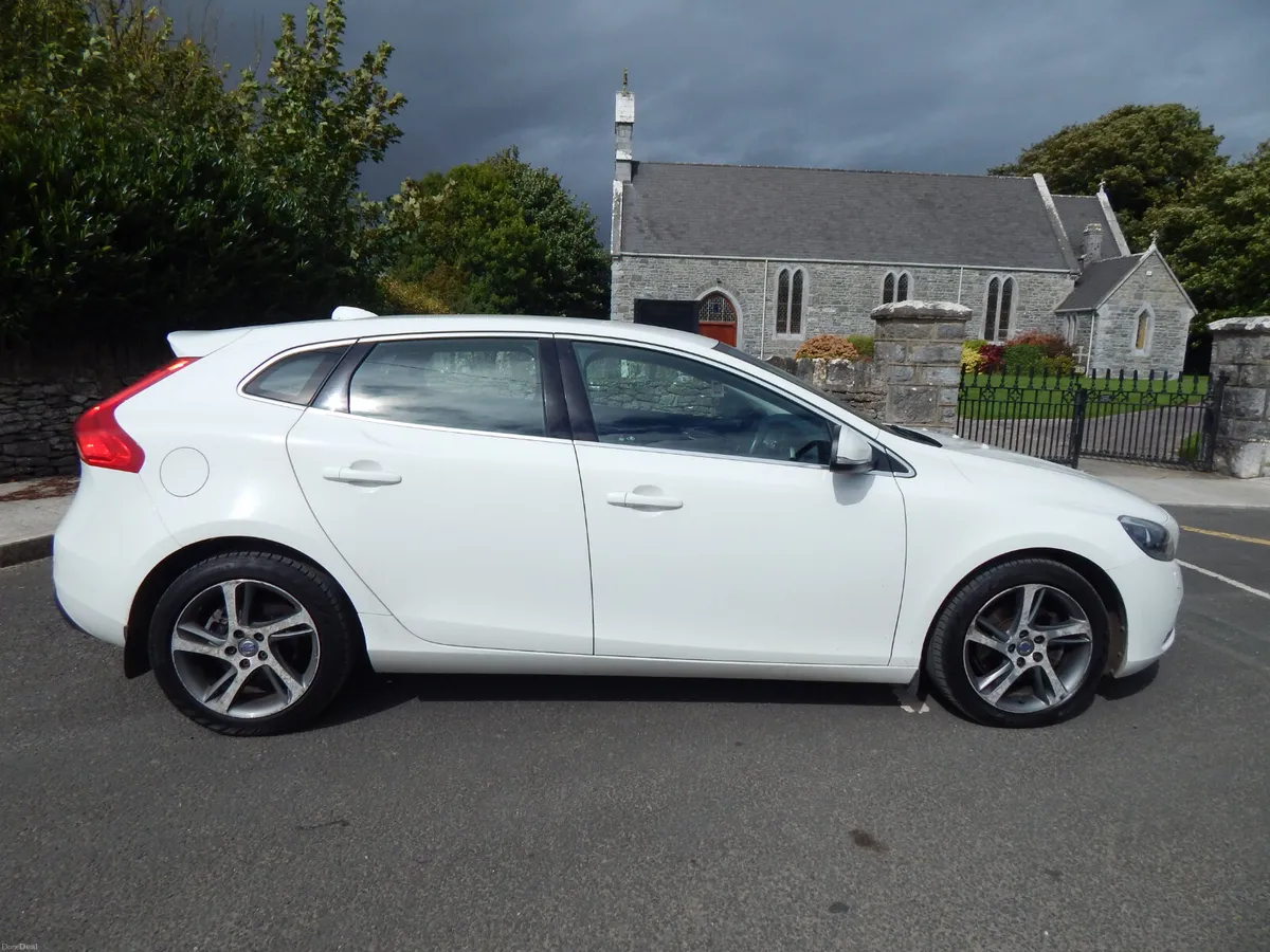 2016 Volvo V40 Tax & Test 09/27 - Image 2