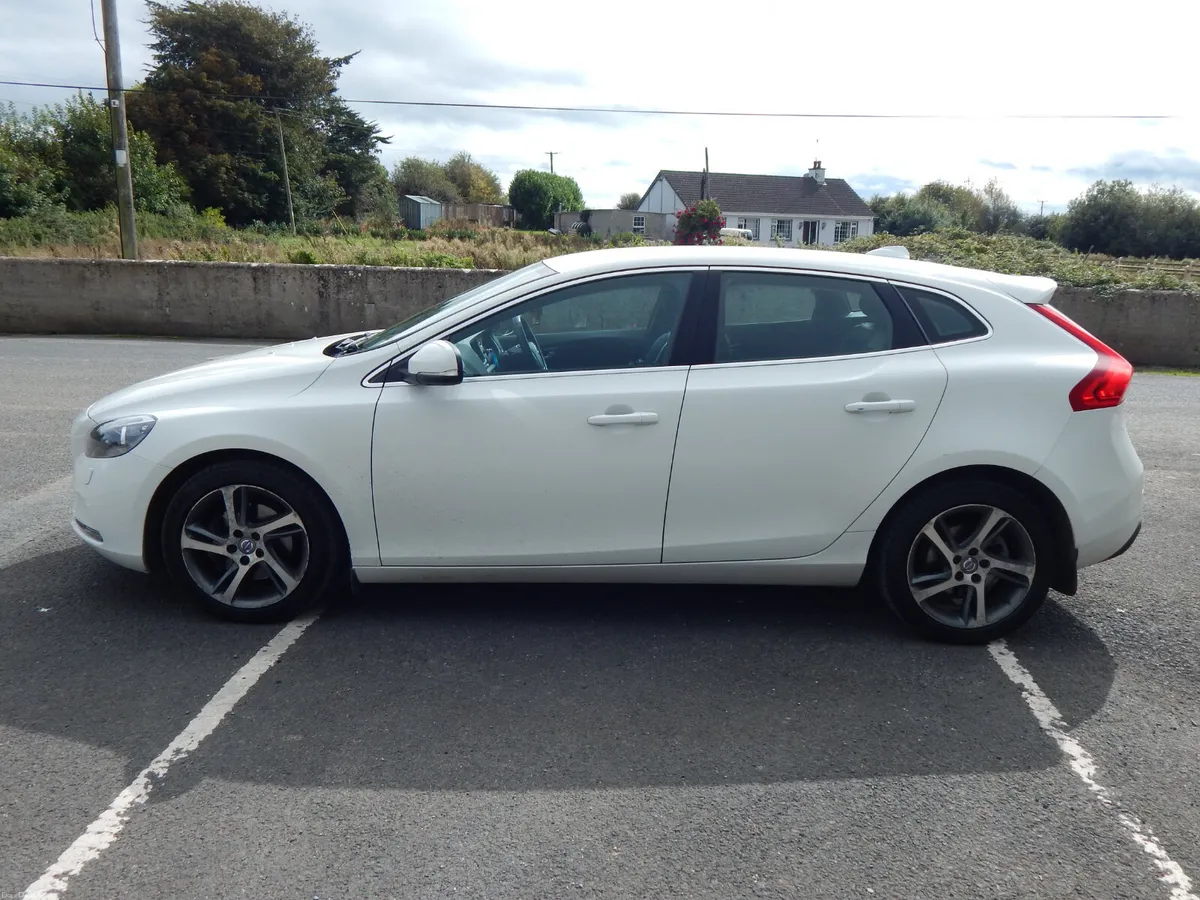 2016 Volvo V40 Tax & Test 09/27 - Image 5