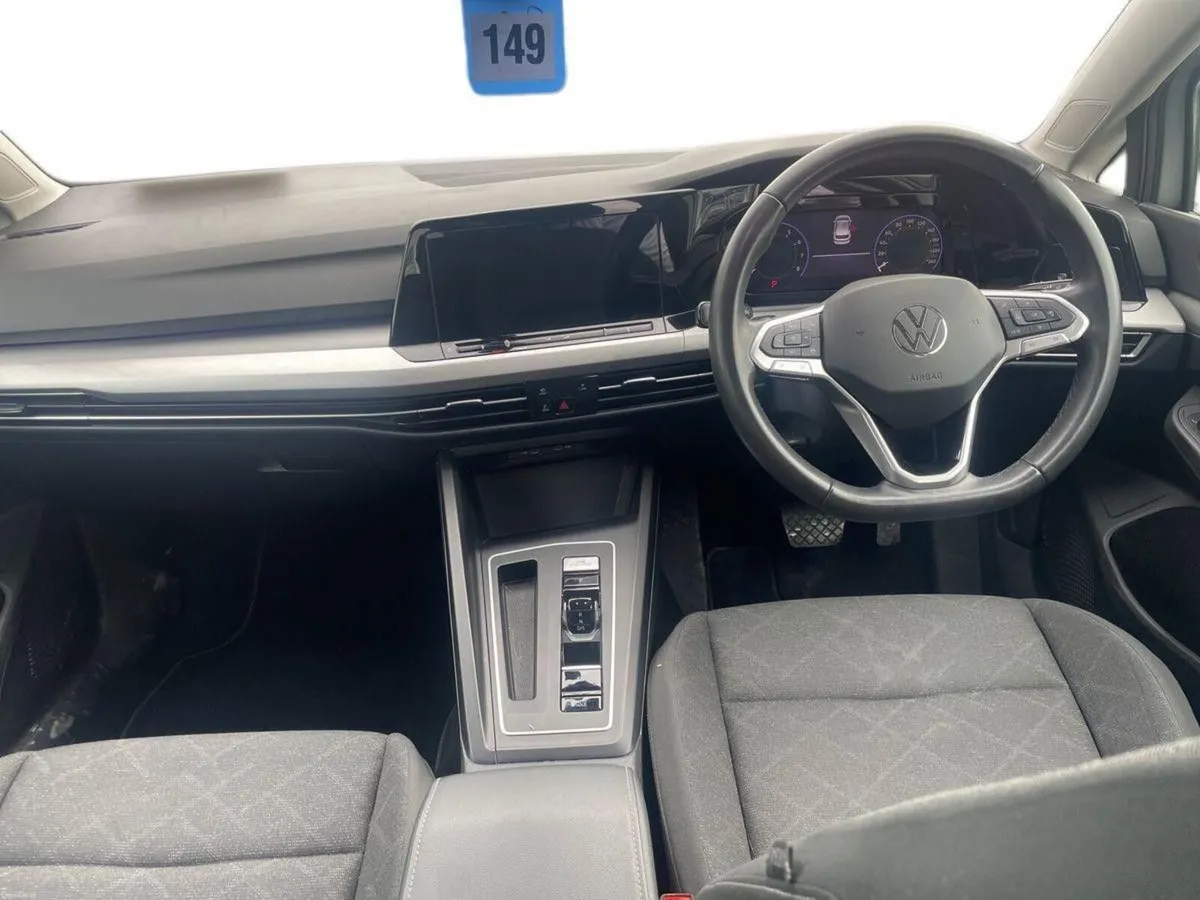 Volkswagen Golf 1.0 TSI 110HP Life - Image 2