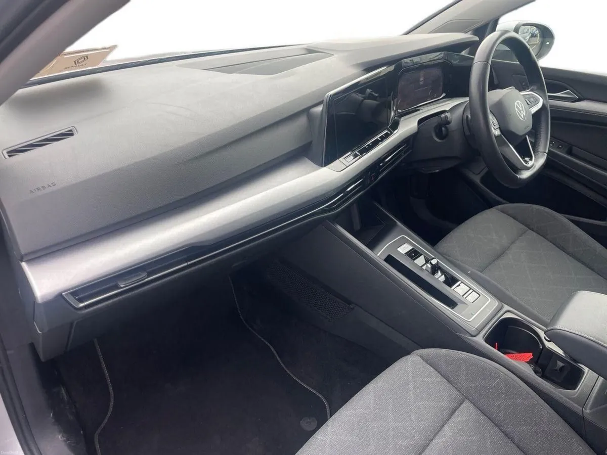 Volkswagen Golf 1.0 TSI 110HP Life - Image 4
