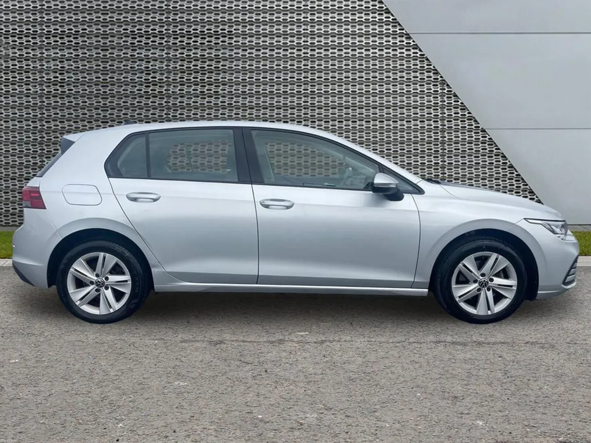 Volkswagen Golf 1.0 TSI 110HP Life - Image 6