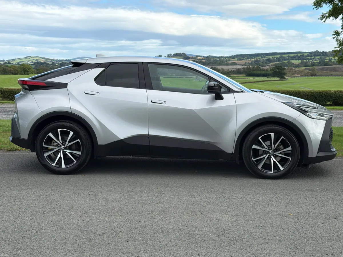 Toyota C-HR 2024 Sport 1.8 Hybrid Low Mileage - Image 3