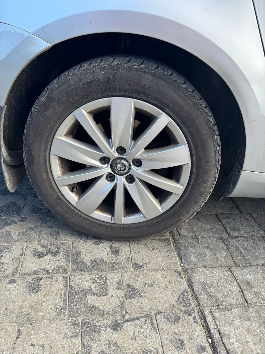 Volkswagen Passat - Image 3