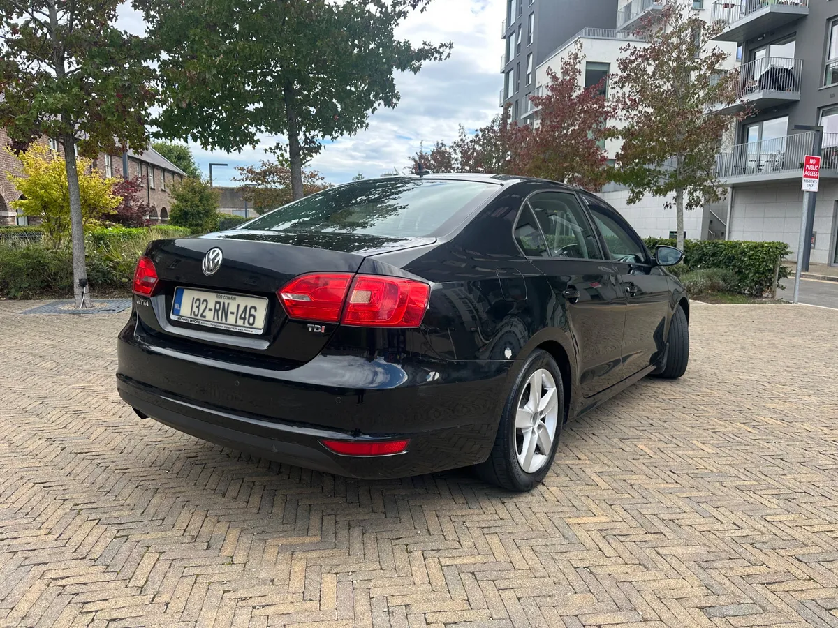 Volkswagen Jetta 2013 - Image 4