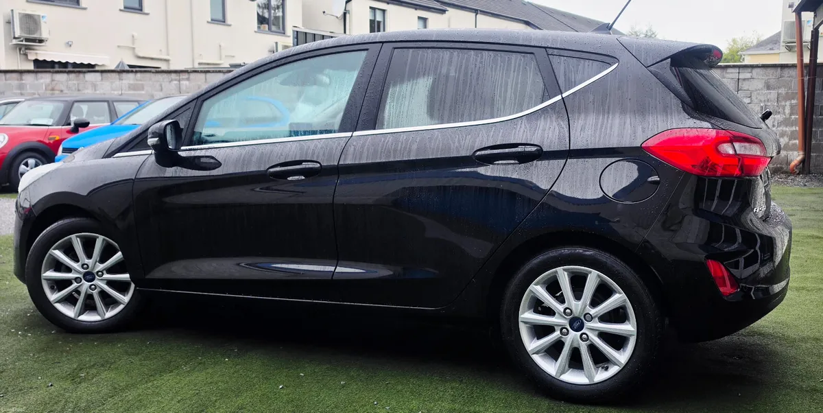 Ford Fiesta  TITANIUM SPEC LOW KM - Image 3