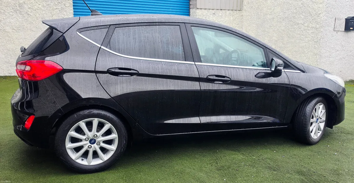 Ford Fiesta  TITANIUM SPEC LOW KM - Image 4