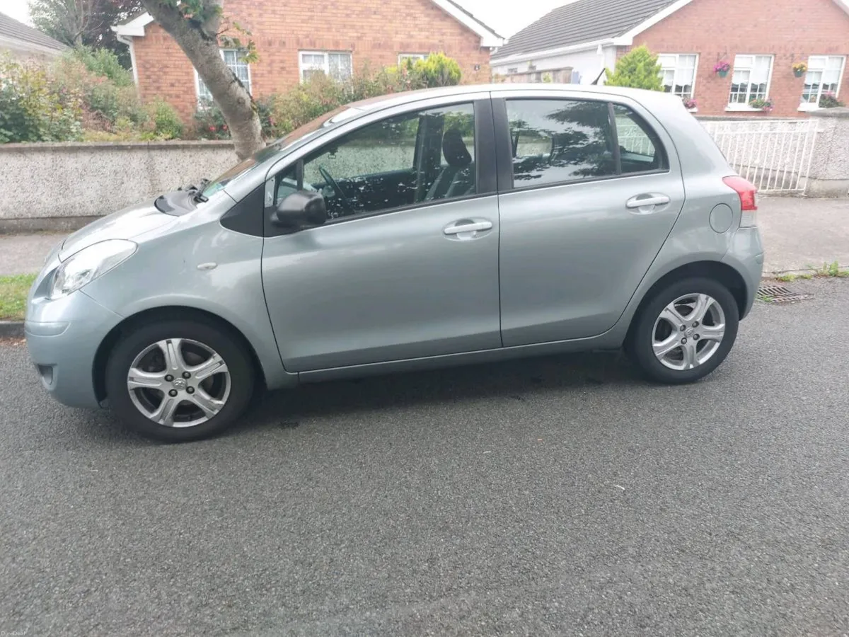 Toyota Yaris 2010 1.3 vvti TR model - Image 3