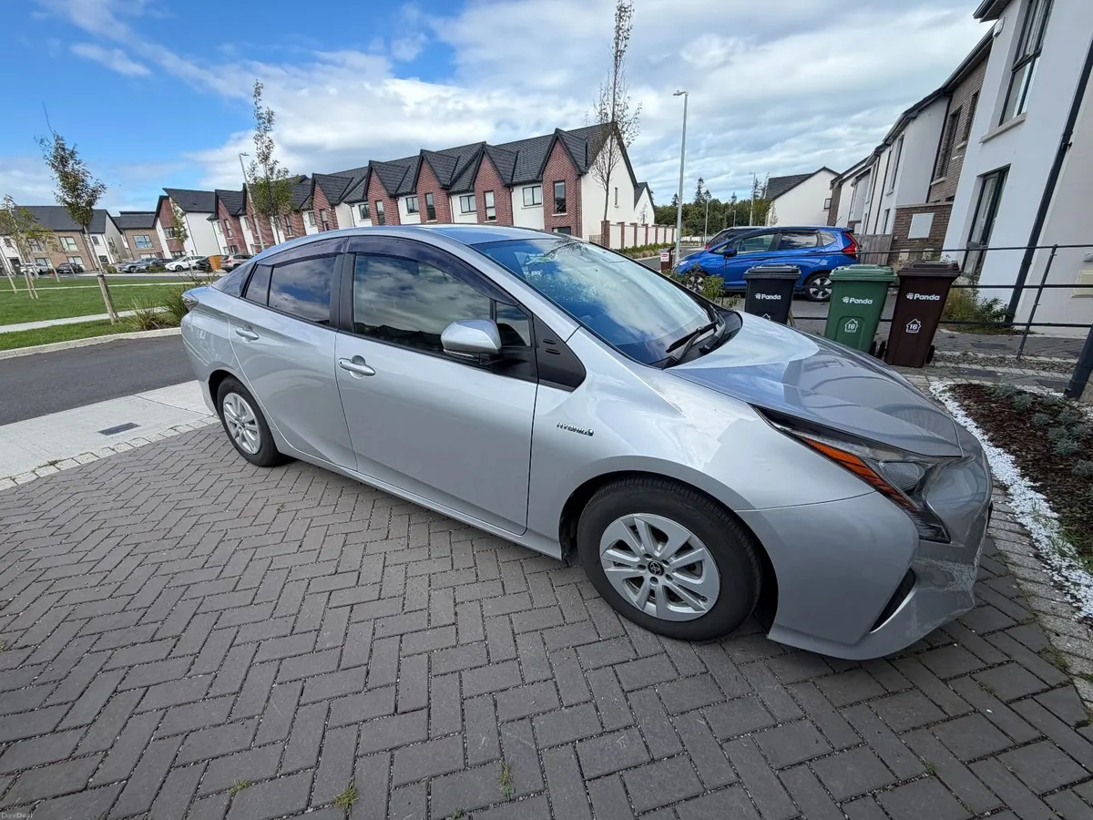 Toyota Prius 2019 - Image 2