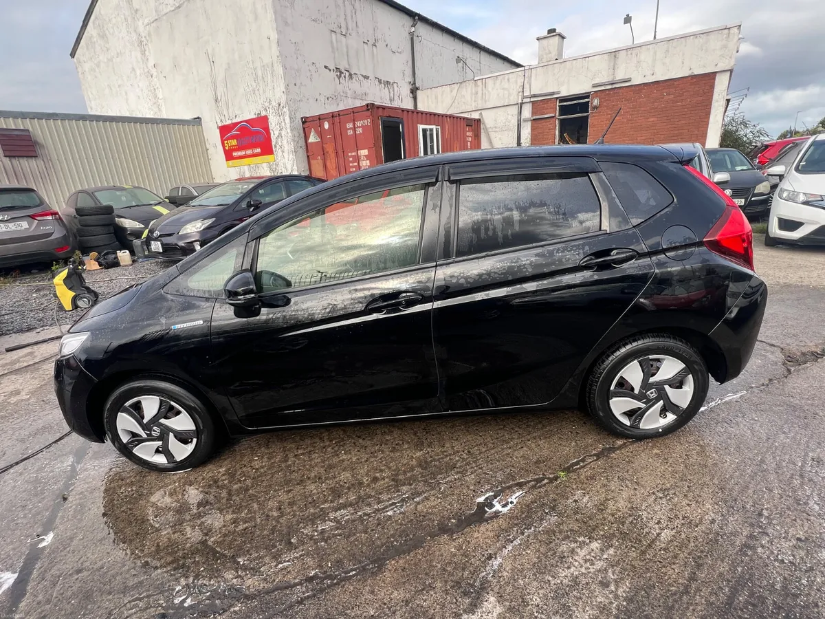 Honda Fit 2013 1.5 Hybrid Auto / New Nct/ warranty - Image 5