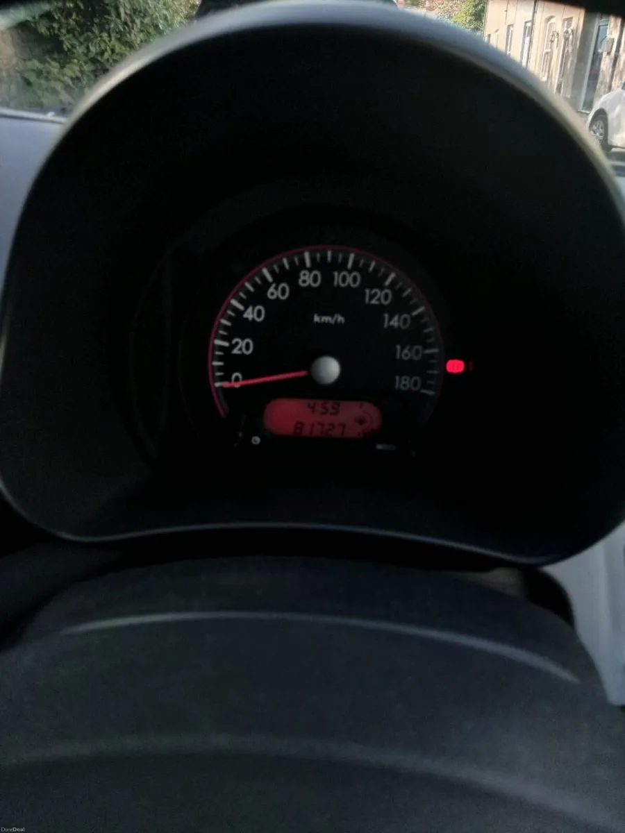 Nissan pixo - Image 5