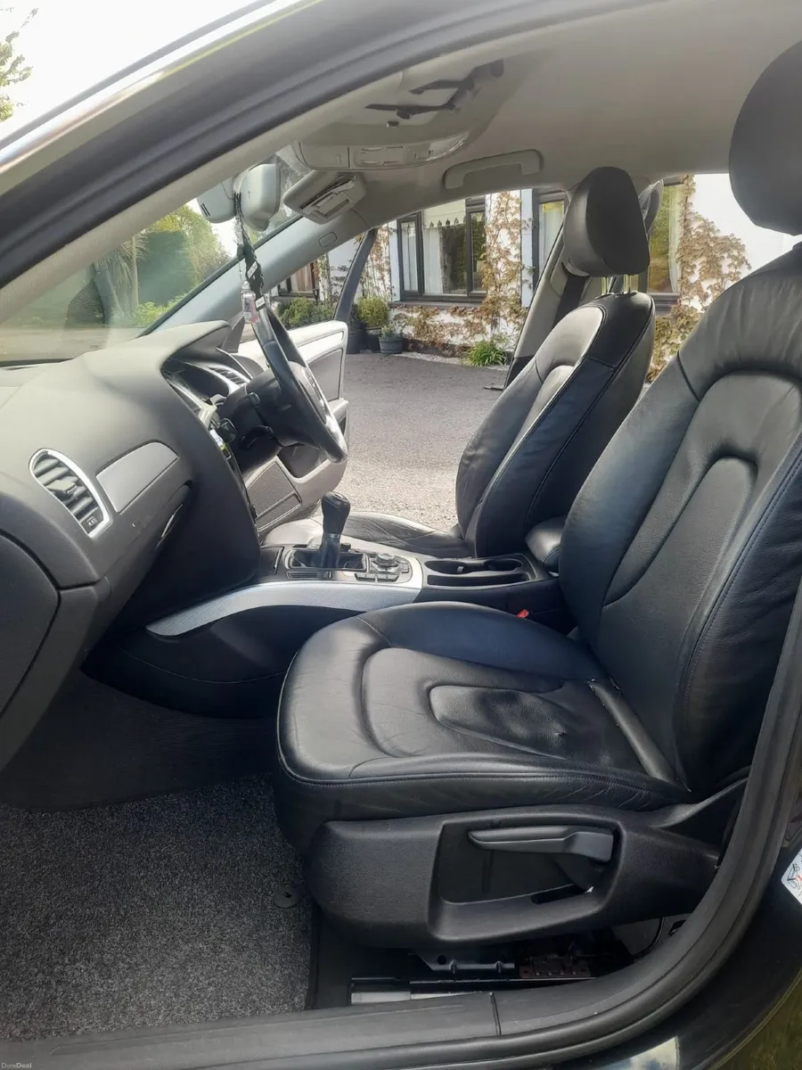 Audi A4 2010 - Image 2
