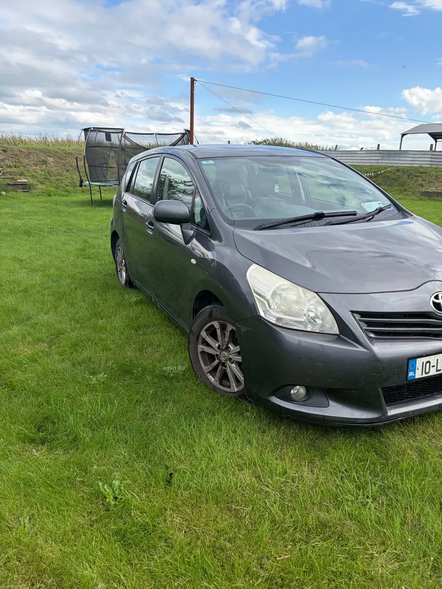 7 seater Toyota verso - Image 1
