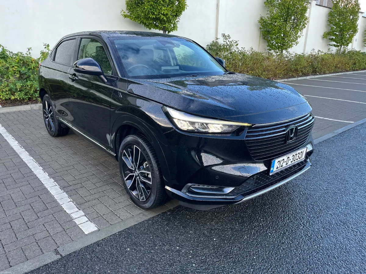 Honda Vezel 2021 NEW MODEL, HIGH SPEC, LOW MILEAGE - Image 1