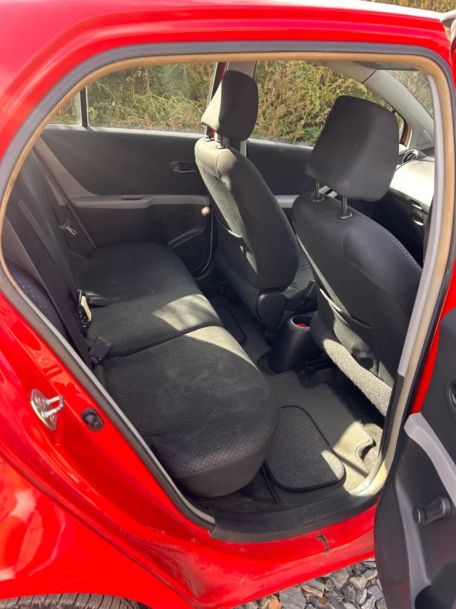 Toyota Yaris 2010 - Image 2