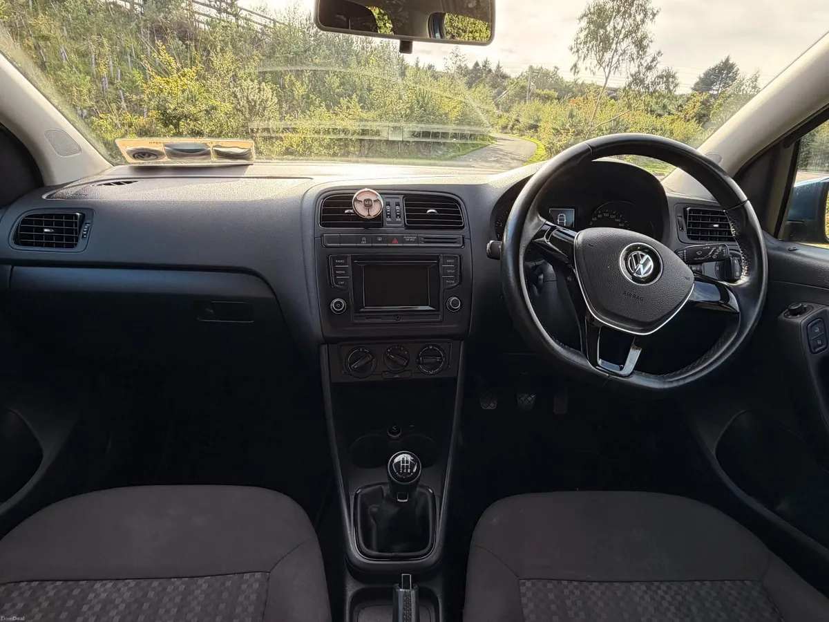 Volkswagen Polo 2015 - Image 2