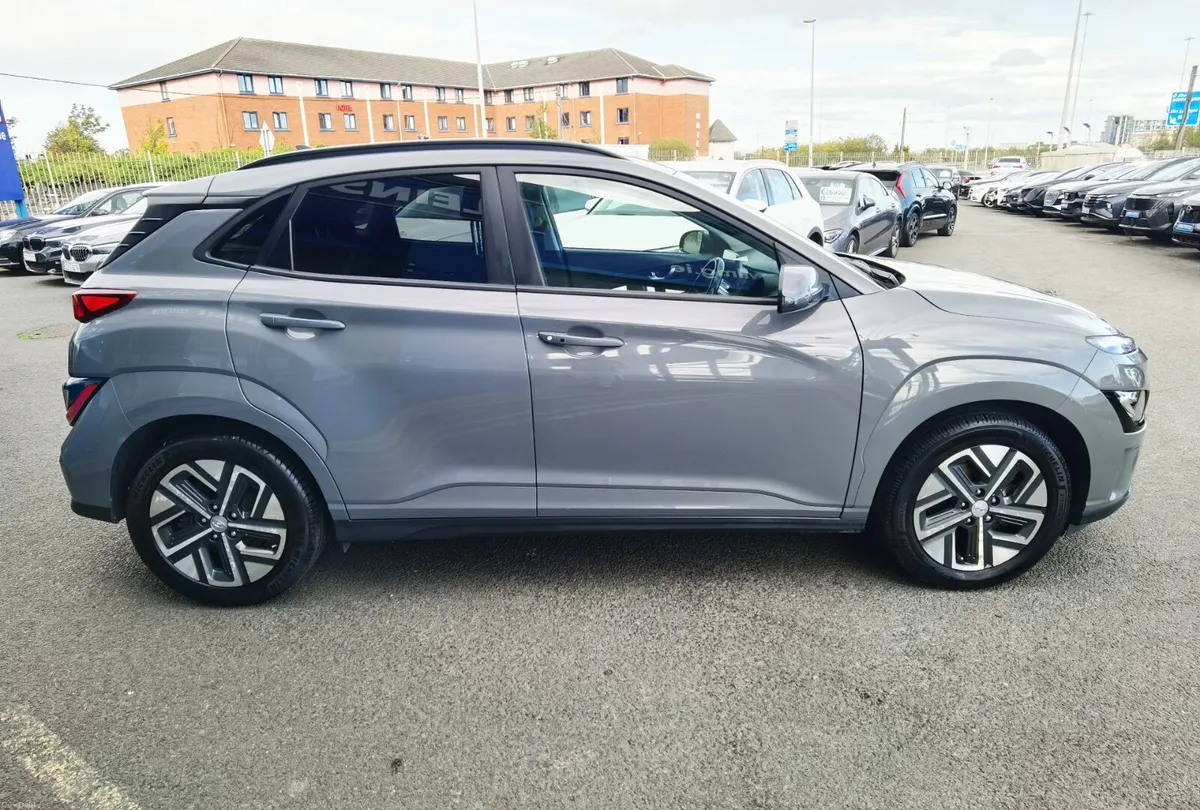 HYUNDAI KONA 64KWH PREMIUM - Image 4