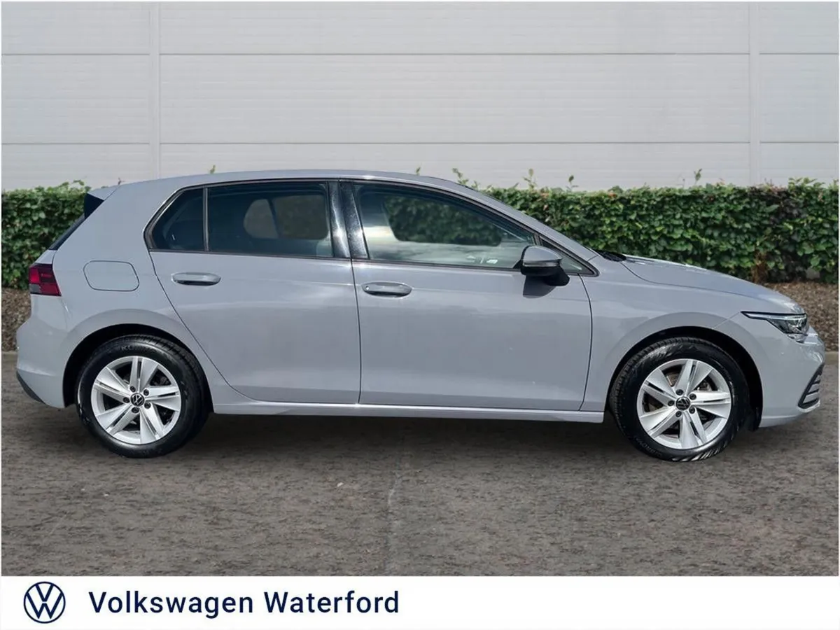 Volkswagen Golf 1.0 TSI 110HP Life - Image 4