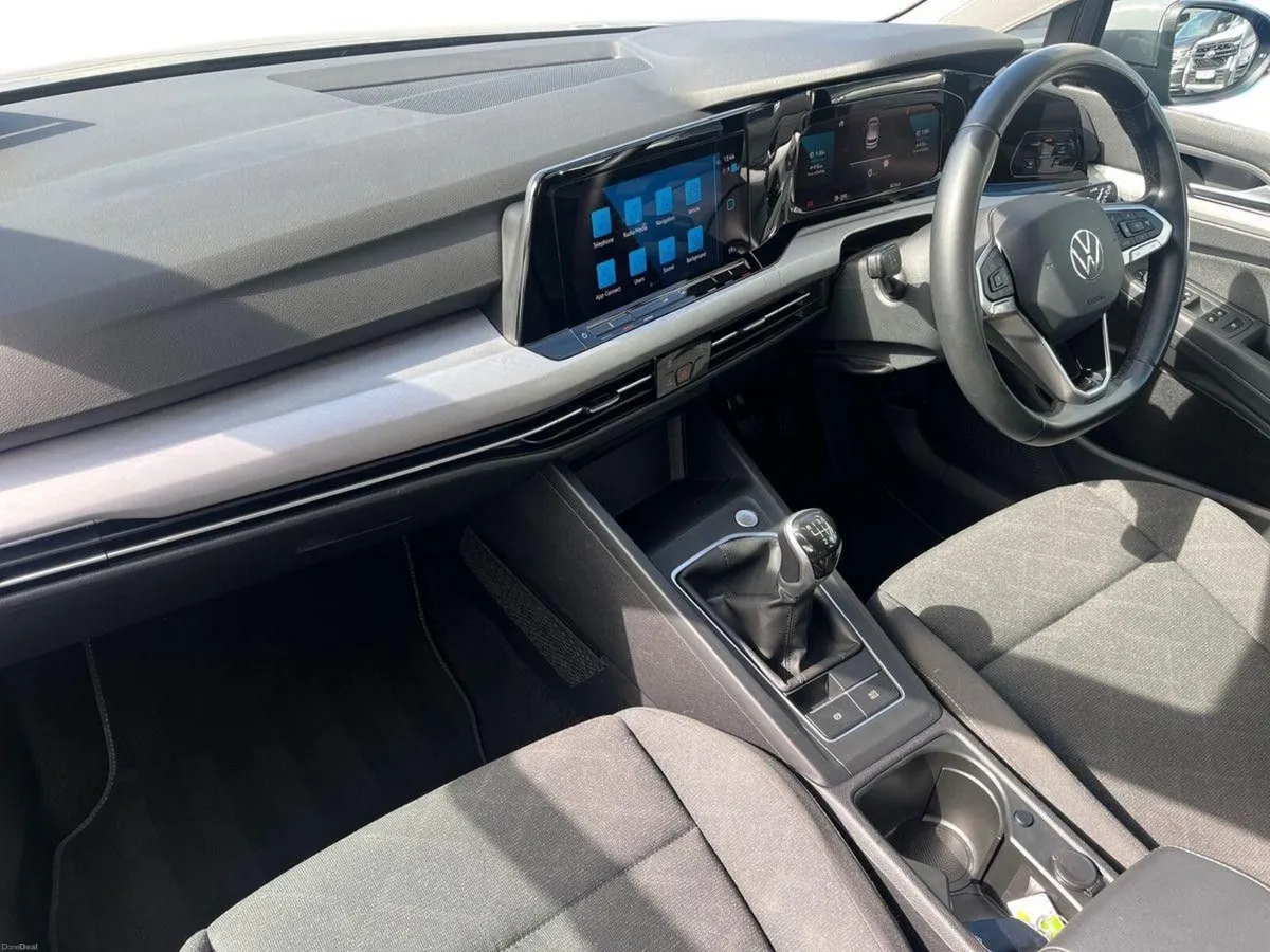 Volkswagen Golf 1.0 TSI 110HP Life - Image 2