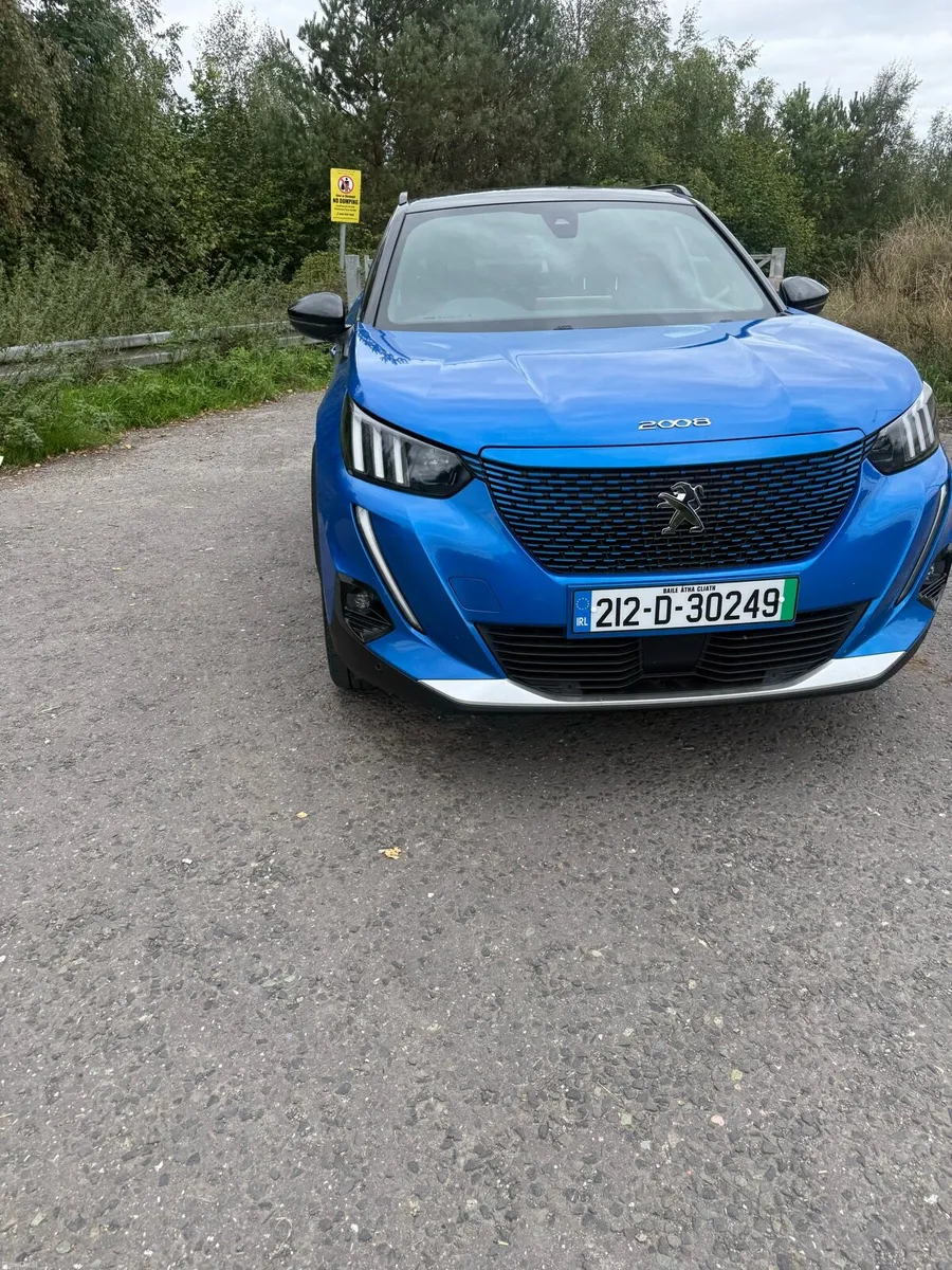 Peugeot 2008 EV gt 156 bhp - Image 4