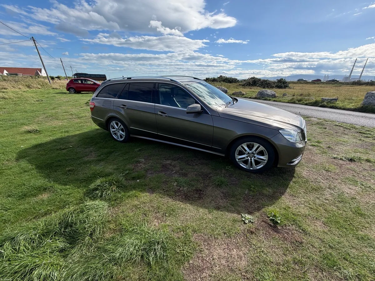 Mercedes Benz E300 Hybrid SE - Image 4