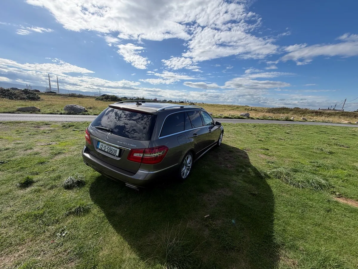Mercedes Benz E300 Hybrid SE - Image 5
