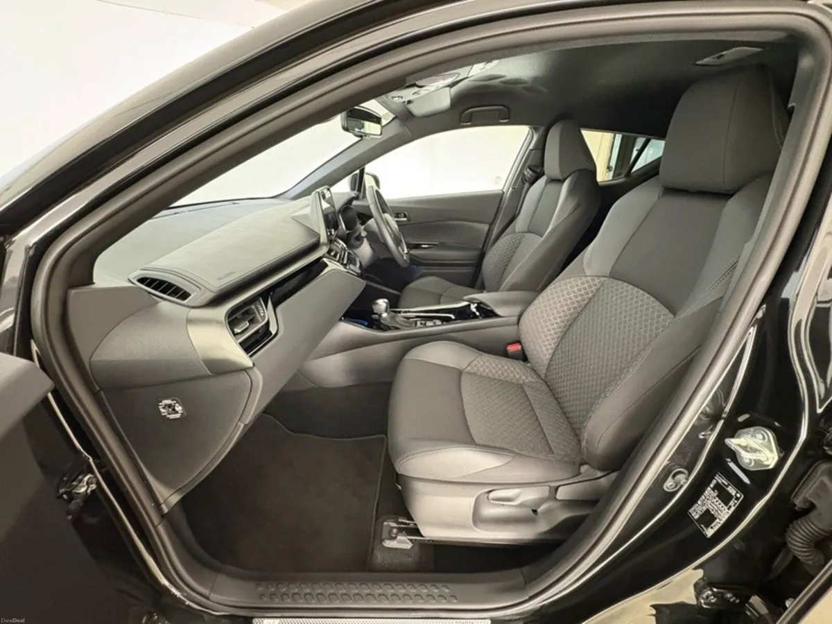 Toyota C-HR Sport Hybrid - Image 6