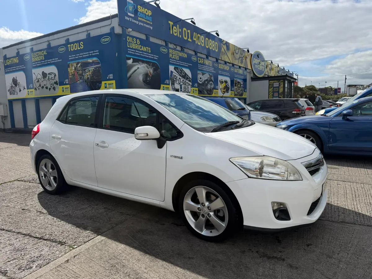 Toyota Auris 2011 Automatic Hybrid - Image 5