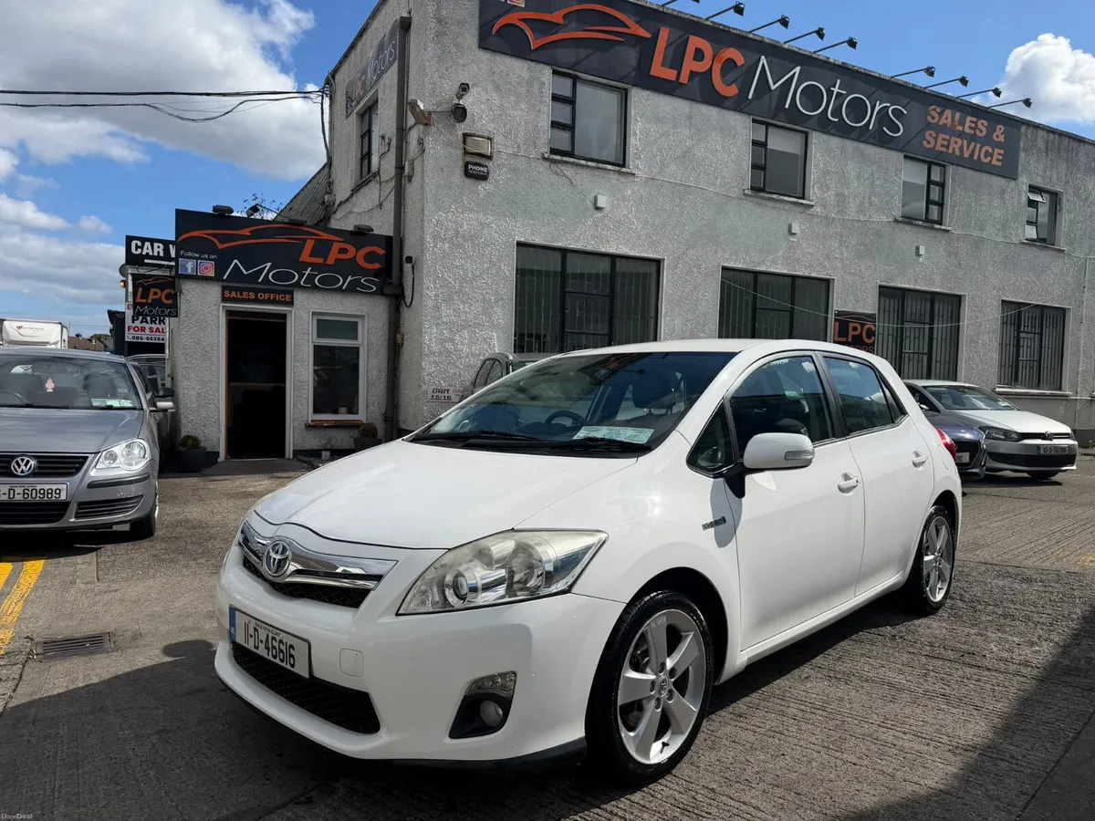 Toyota Auris 2011 Automatic Hybrid - Image 1