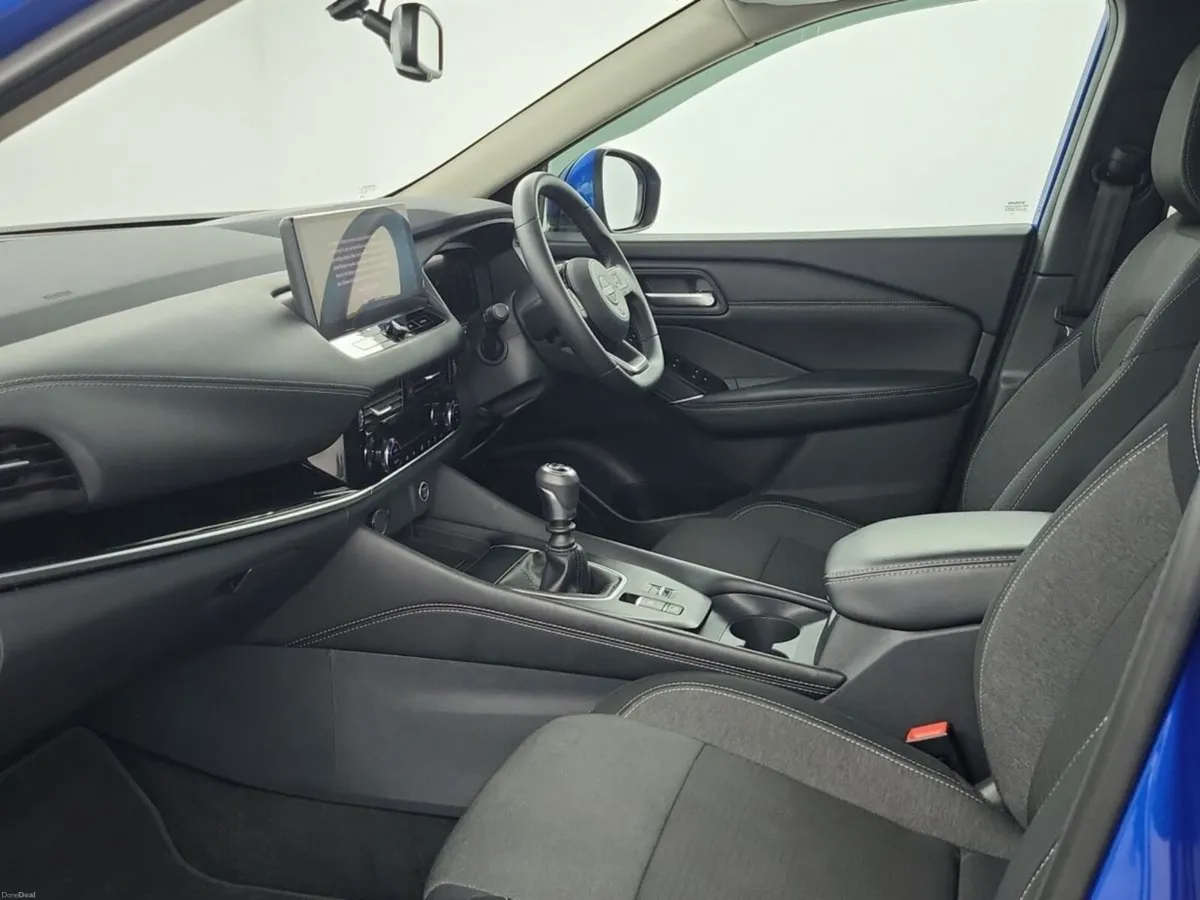 Nissan Qashqai 1.3 PET MILD HYBRID SV PREMIUM - Image 4