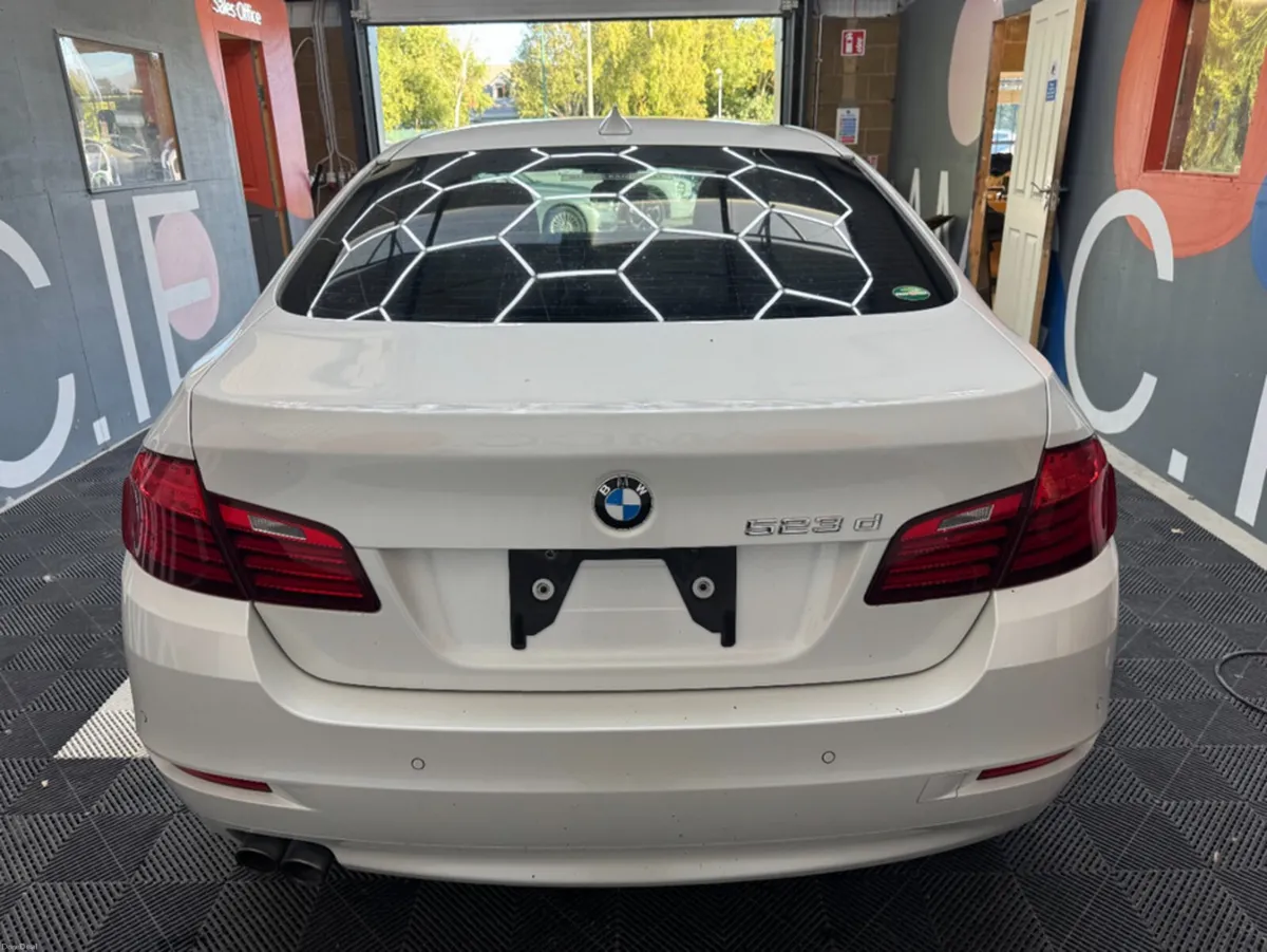 BMW 5-Series 2016 BMW 523 D 2.0 AUTOMATIC / CRUISE - Image 4