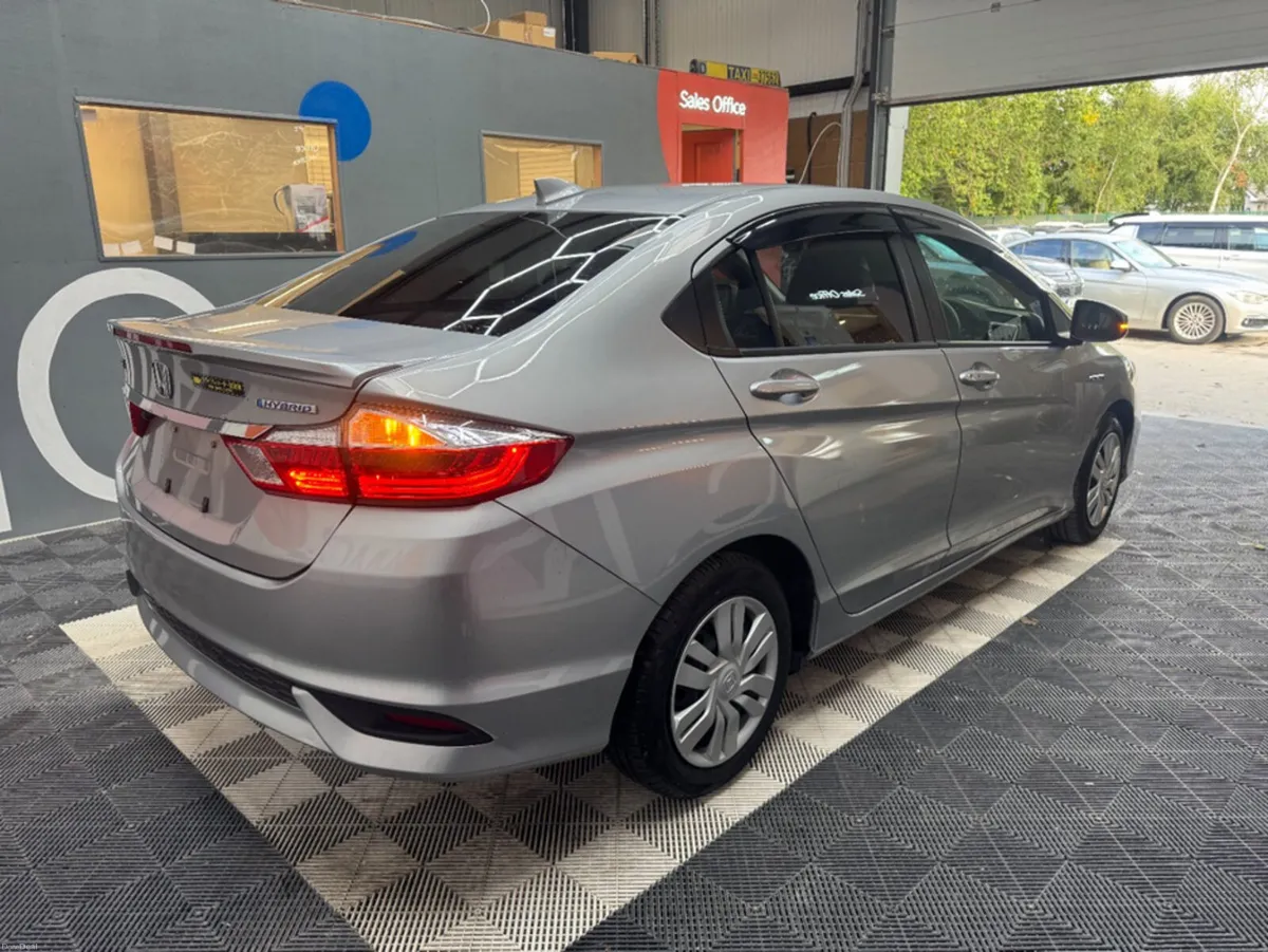Honda Grace 2020 HONDA GRACE HYBRID 1.5 AUTOMATIC - Image 3
