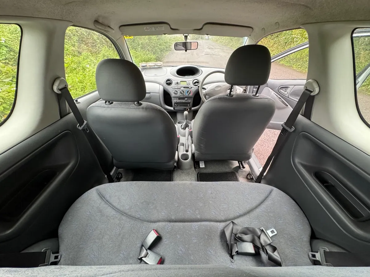 Toyota Yaris 2002 - Image 4