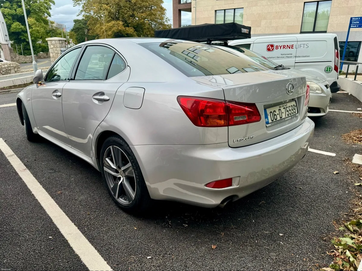 Lexus IS 2006 - Image 2