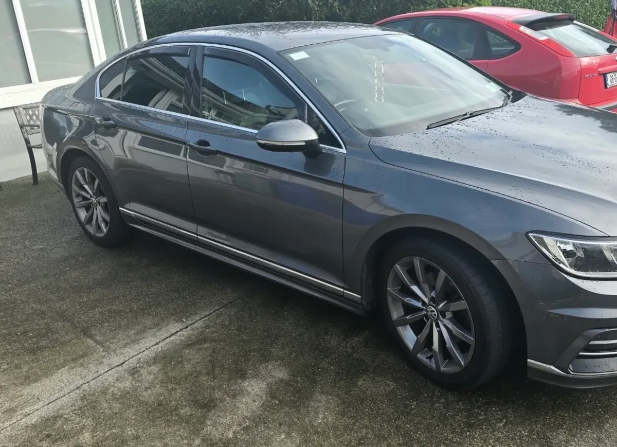 2016 R-Line Volkswagen Passat - Image 2