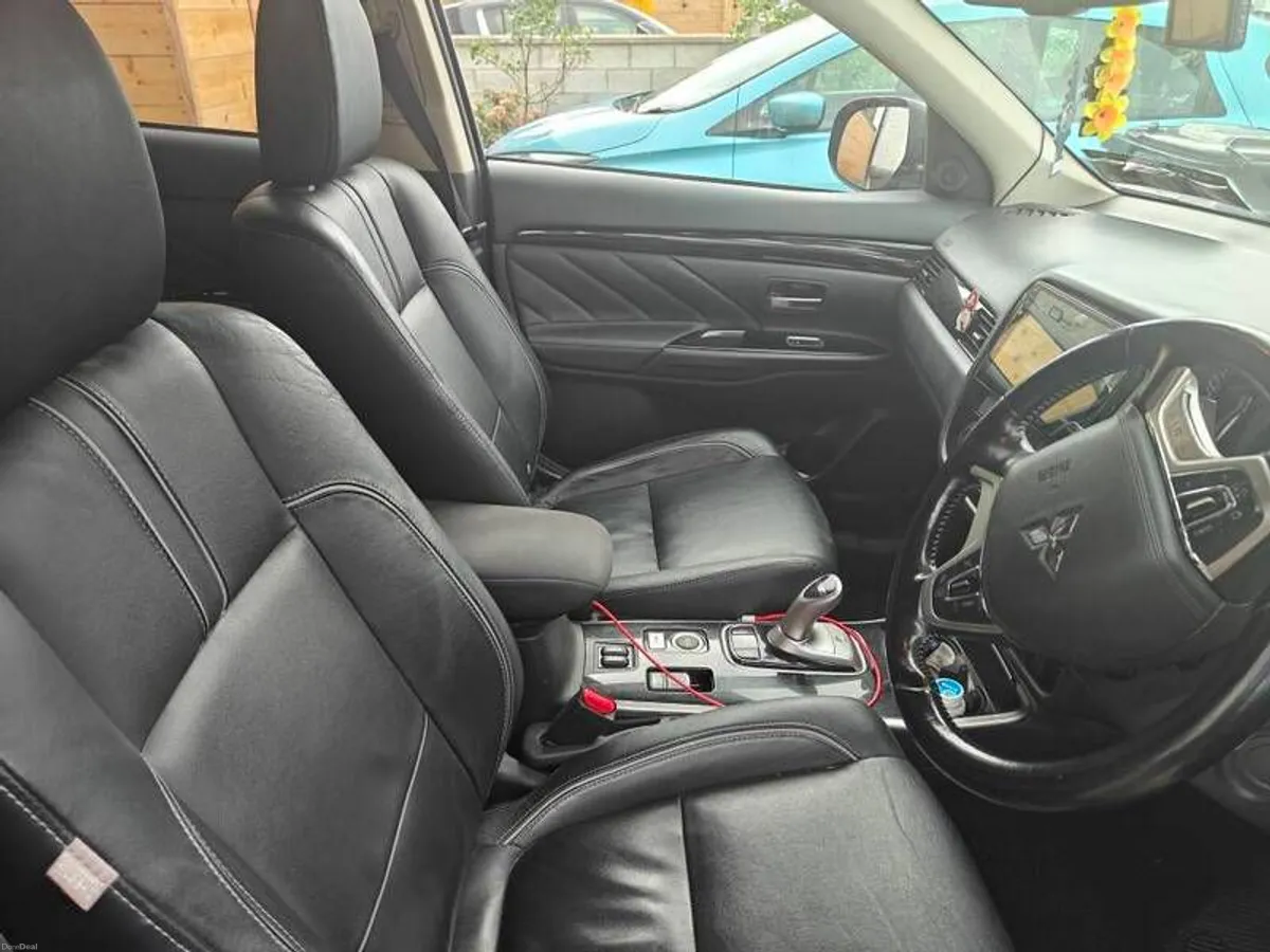 2018 Mitsubishi Outlander - Image 6