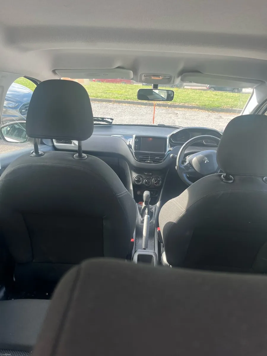 Peugeot 208 - Image 5