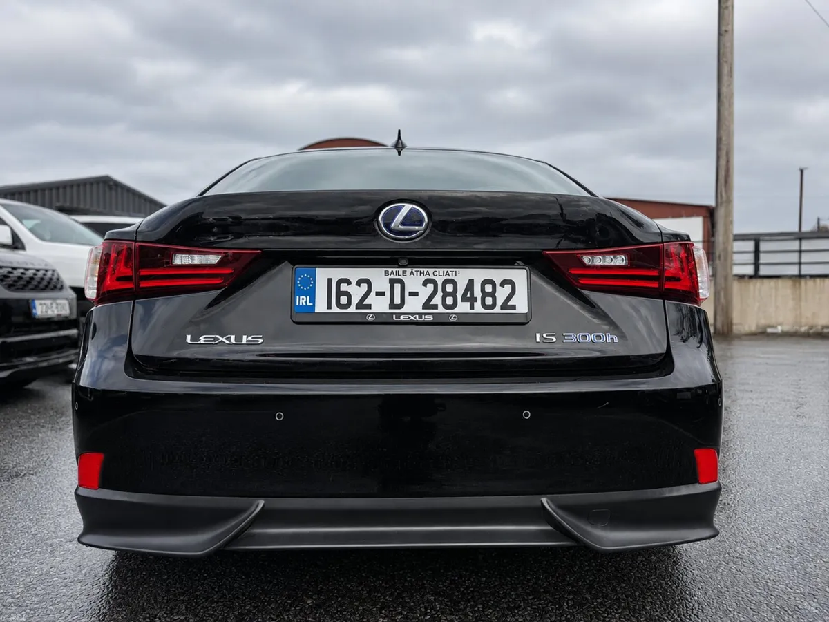 162 LEXUS IS300 F SPORT AUTO HYBRID - Image 4