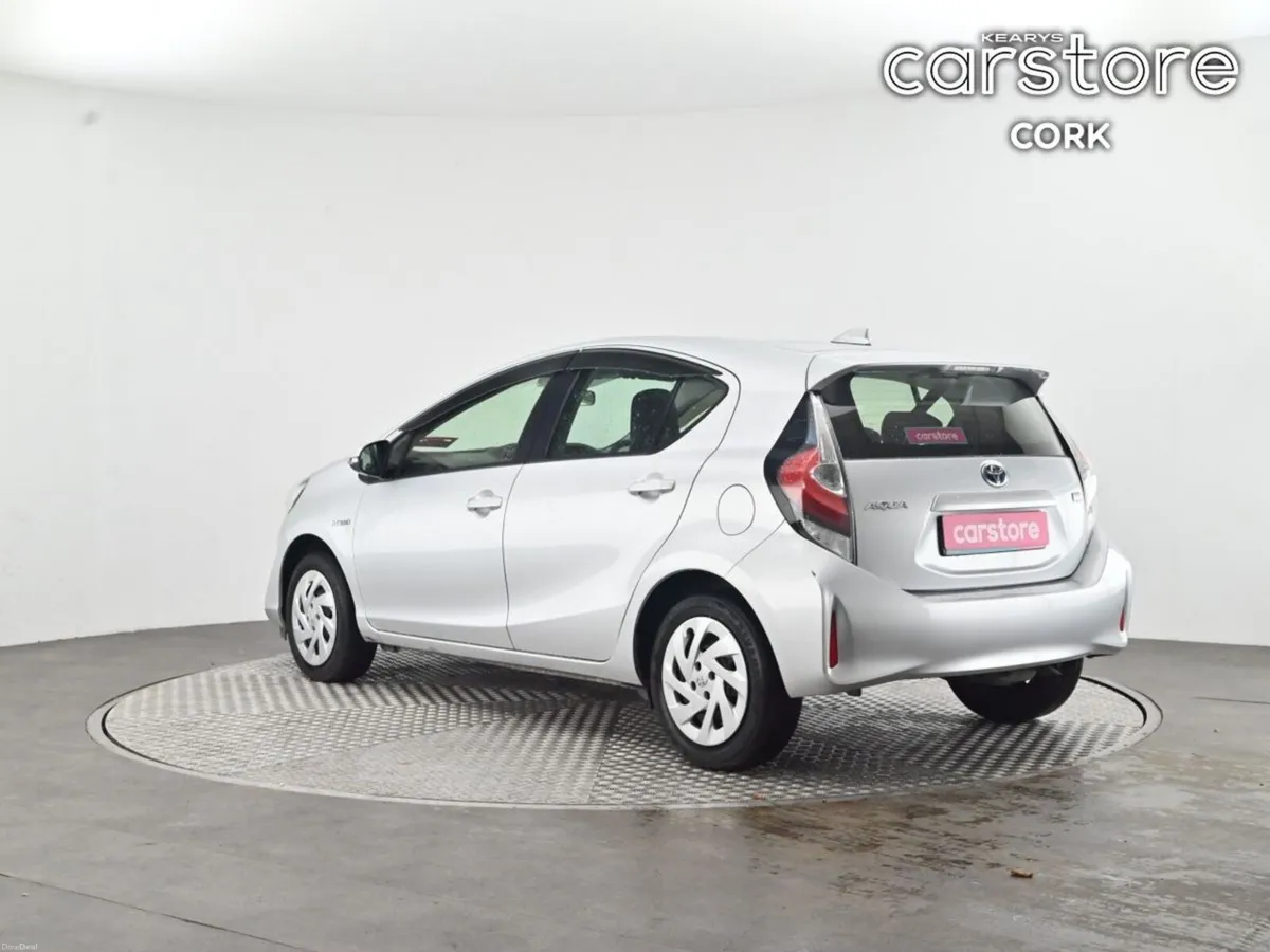 Toyota Aqua 1.5 AUTO - Image 3