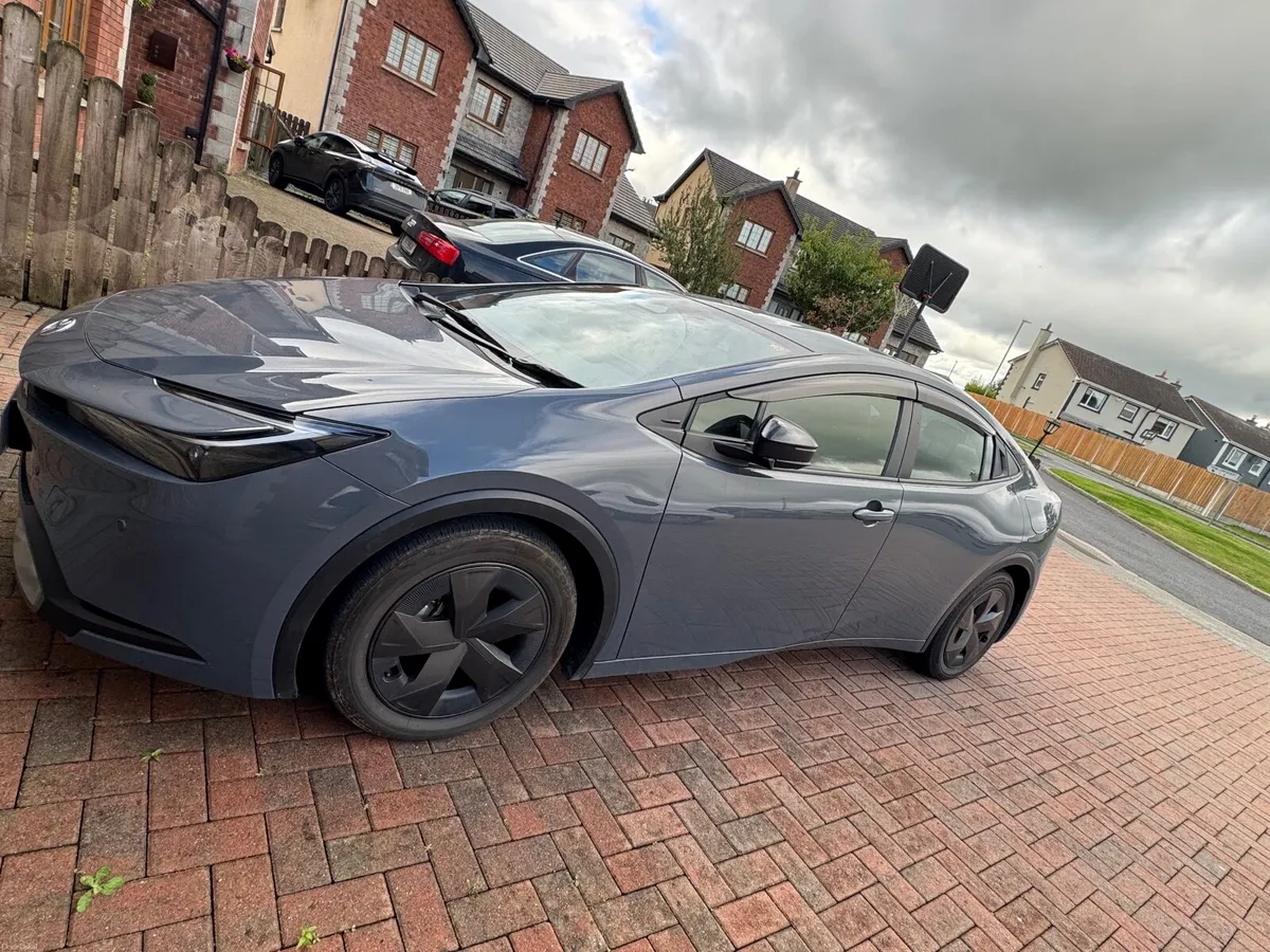 Toyota Prius 2023 - Image 4