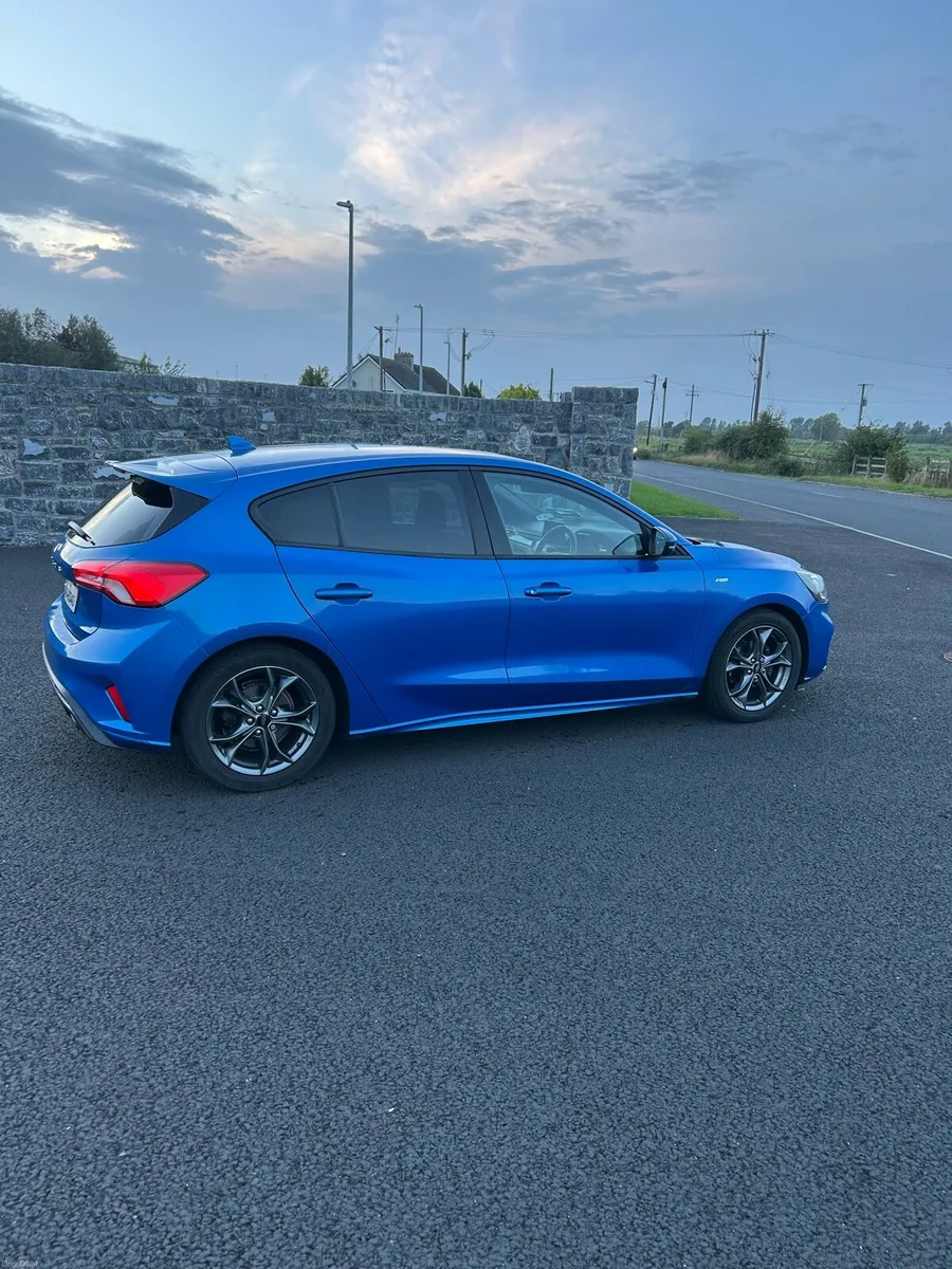 Ford Focus ST line Blue - Image 4