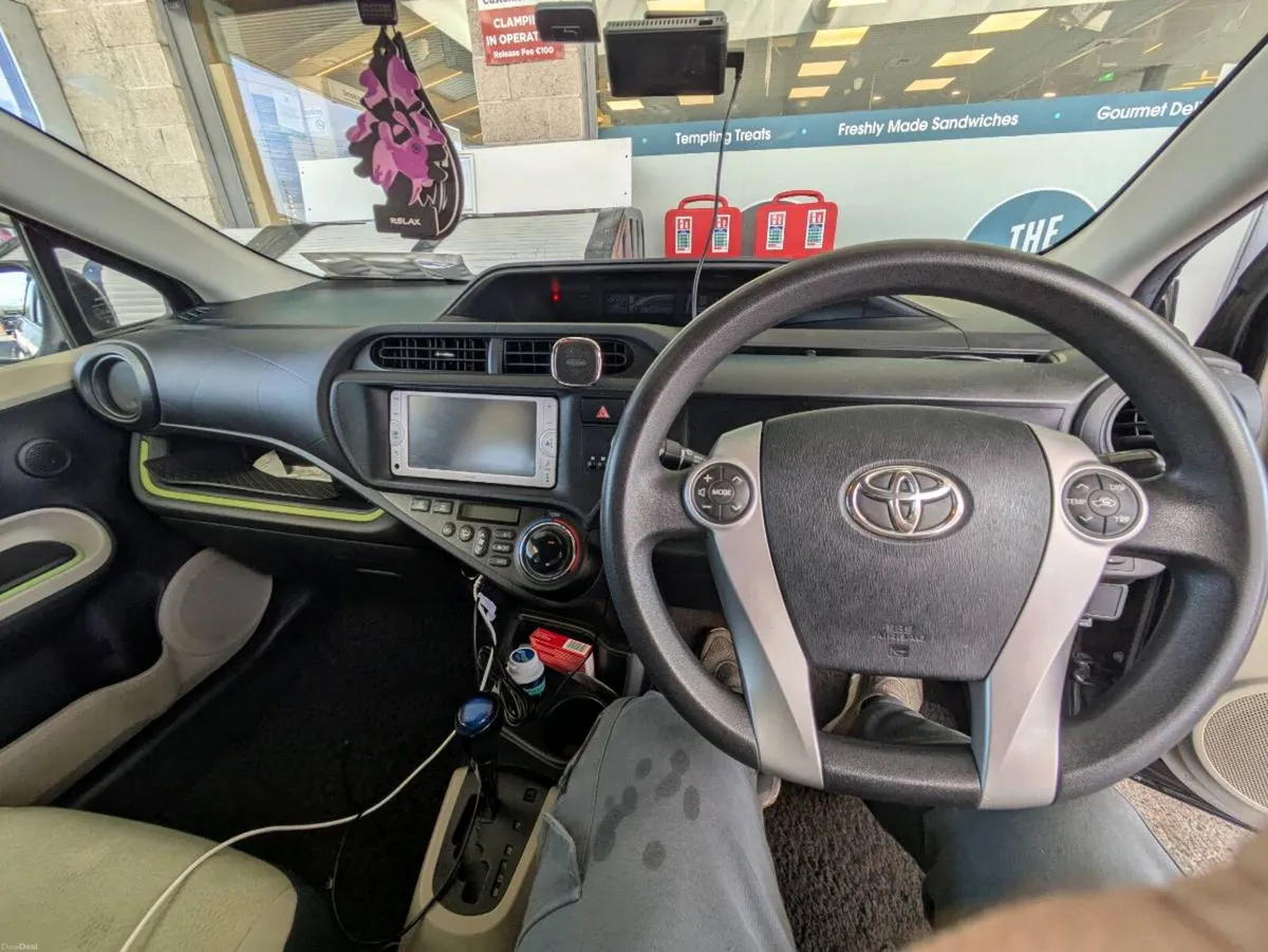 Toyota aqua 2013 - Image 2