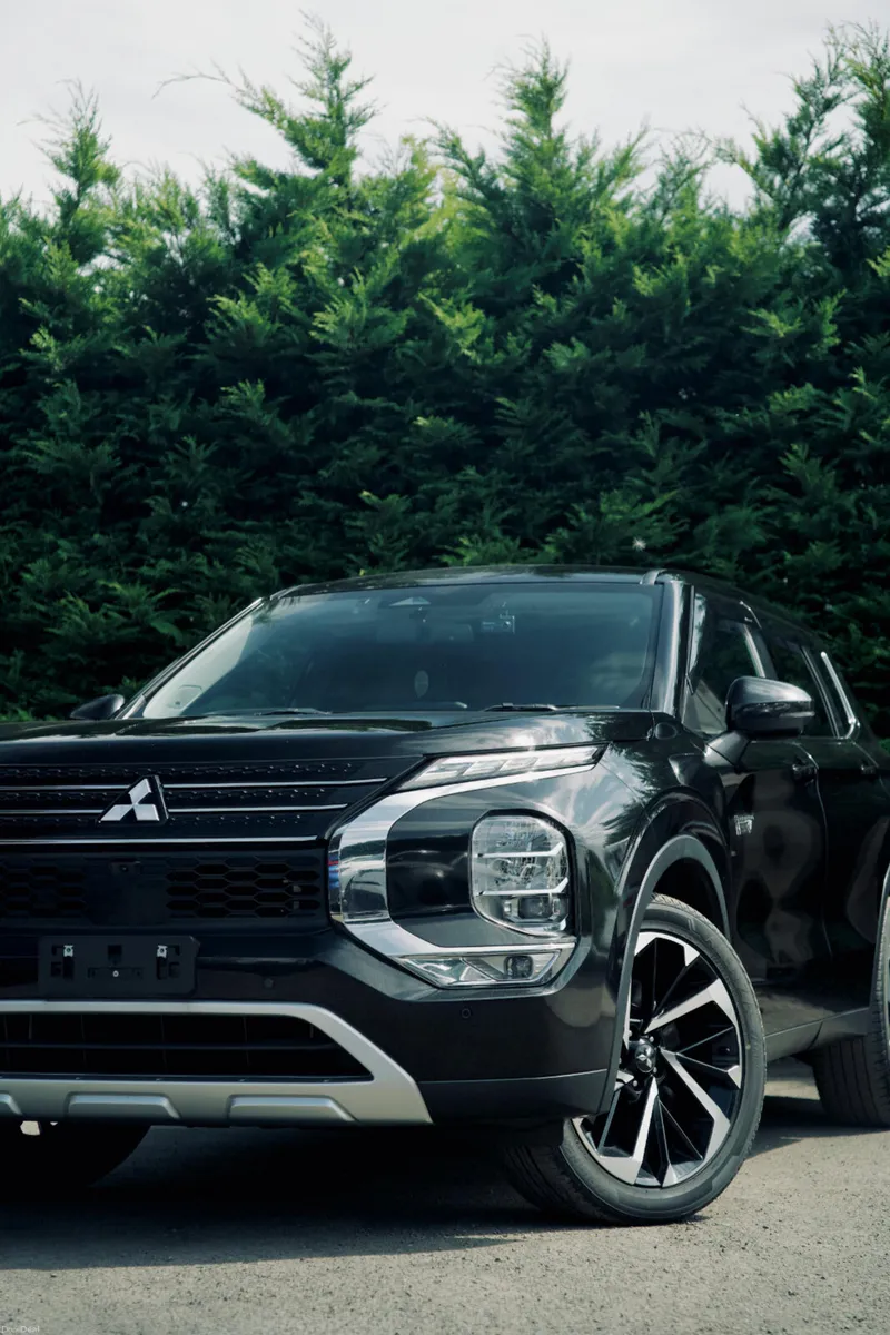 Mitsubishi Outlander PHEV Premium Package 2022 - Image 5