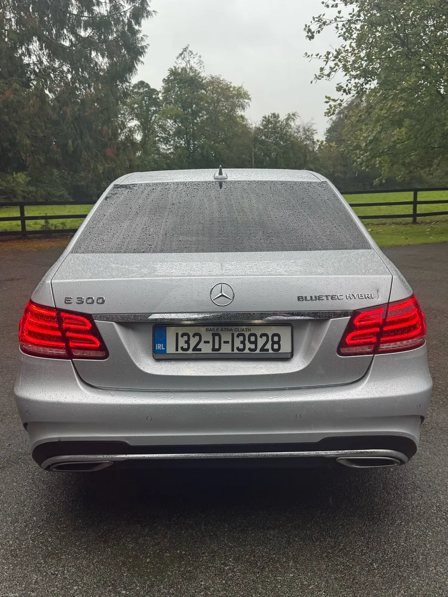 Mercedes Benz E300 Hybrid Auto - Image 4