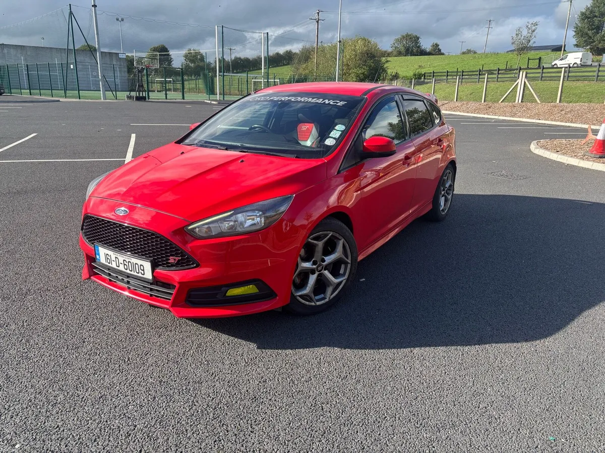 2016 st ford focus - Image 1