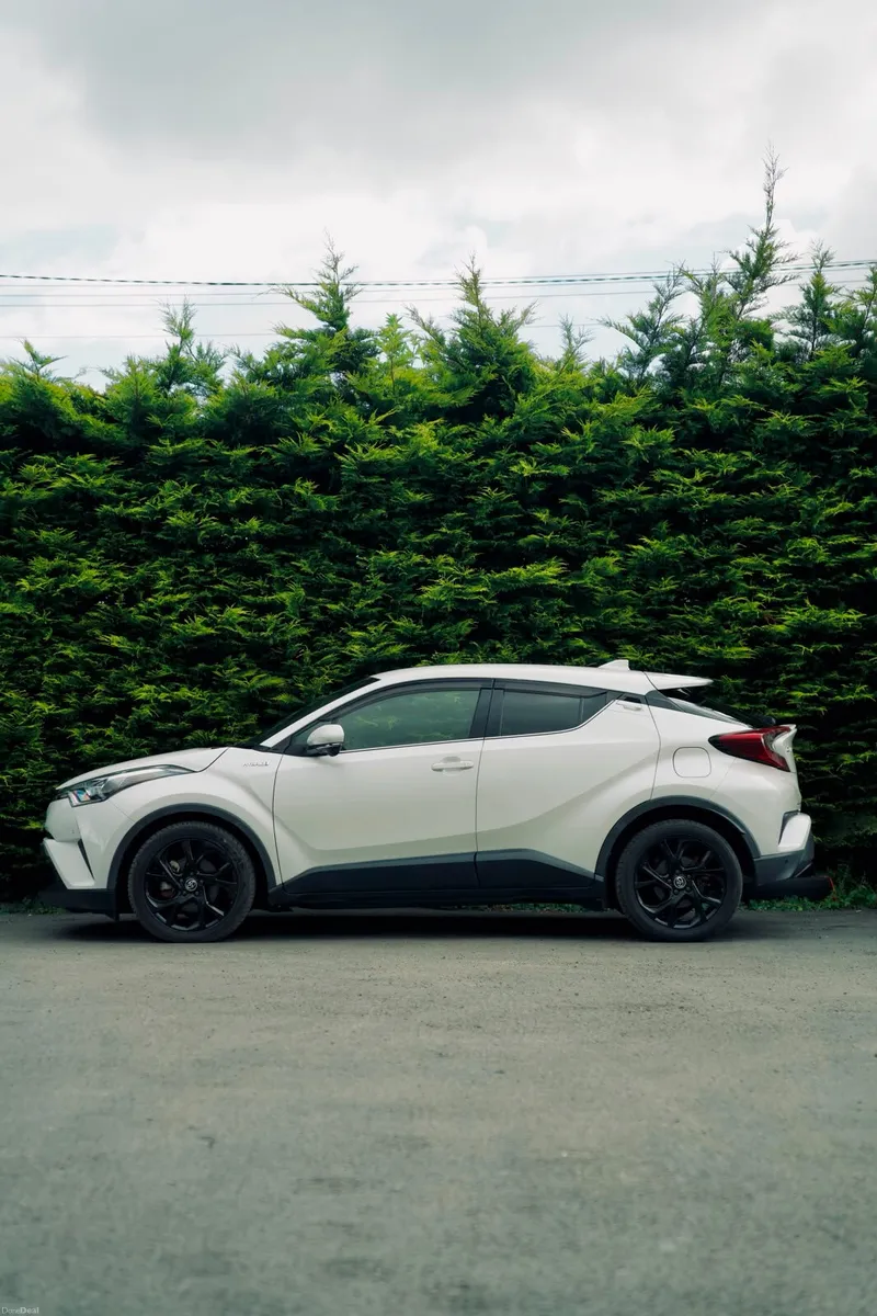 Toyota C-HR 1.8 Hybrid 2017 - Image 2