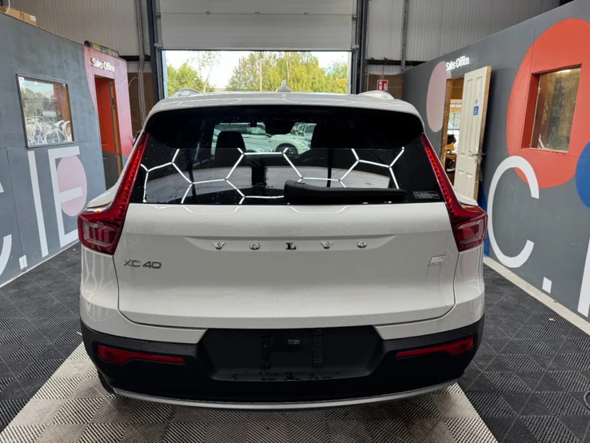 Volvo XC40 2022 VOLVO Xc40 RECHARGE PLUG-IN HYBRID - Image 4