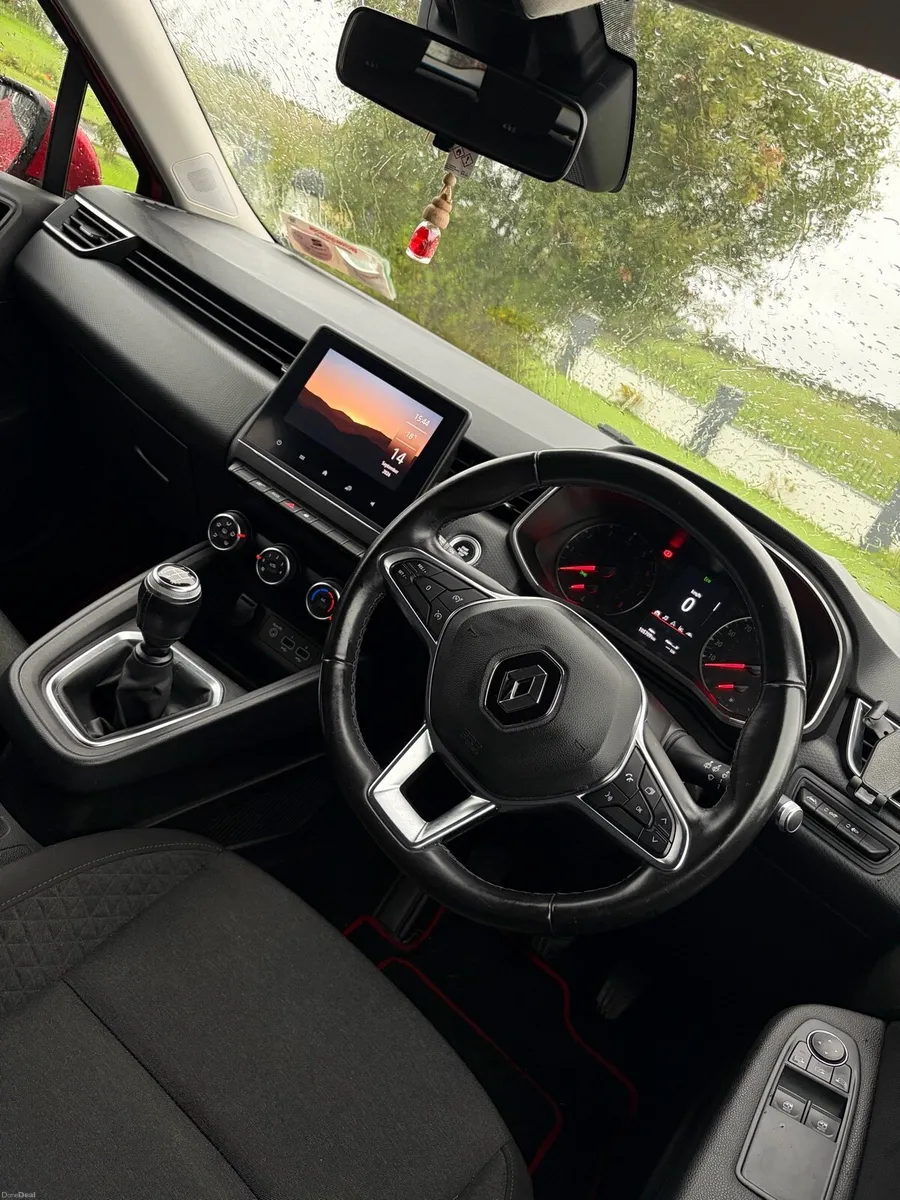 2021 RENAULT CLIO ICONIC TCE 100 MY19 5D - Image 4
