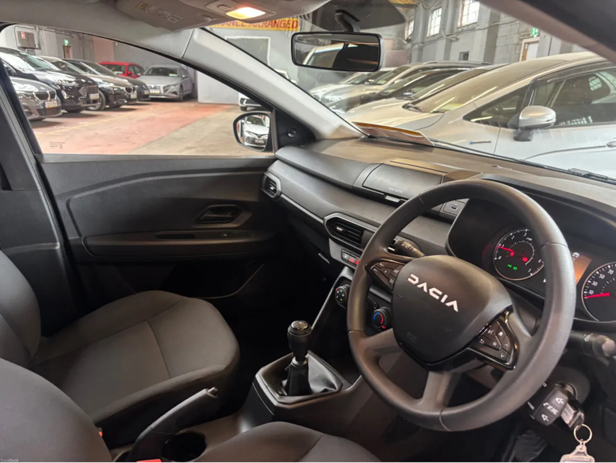 Dacia Sandero ESSENTIAL TCE 90 5SPEED N NBI 5DR - Image 5