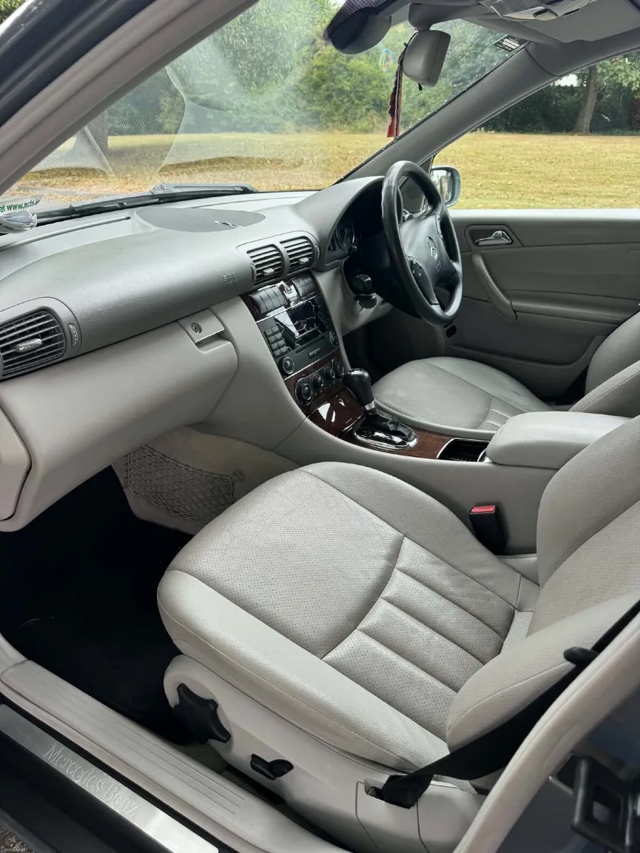Mercedes-Benz C-Class 2007 - Image 2