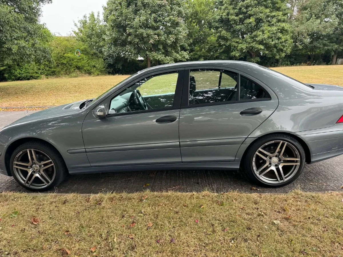 Mercedes-Benz C-Class 2007 - Image 4